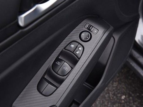 Certified 2025 Nissan Altima 2.5 SV image 9