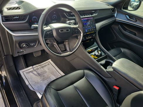 Used 2025 Jeep Grand Cherokee L Limited image 12