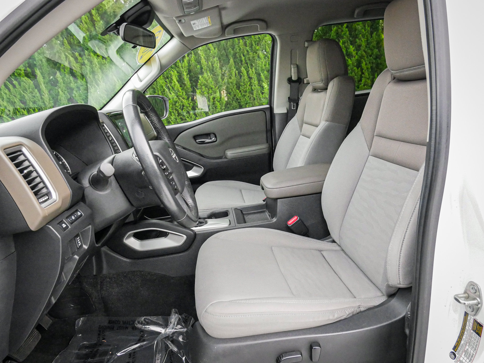 Used 2022 Nissan Frontier SV w/ Technology Package RWD image 16