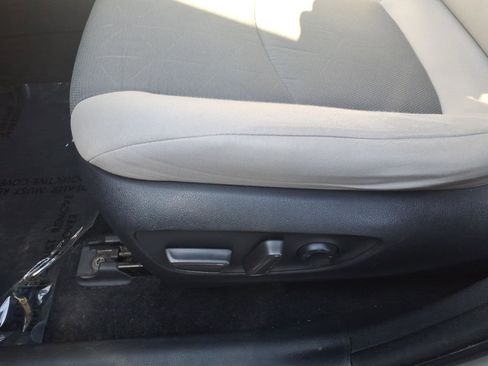 Used 2022 Toyota RAV4 XLE w/ Convenience Package image 24