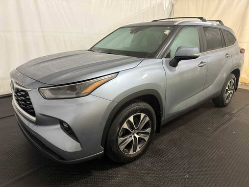 Certified 2023 Toyota Highlander XLE image 6