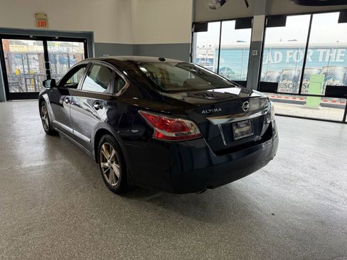 Used 2015 Nissan Altima 2.5 SV w/ Convenience Package image 5