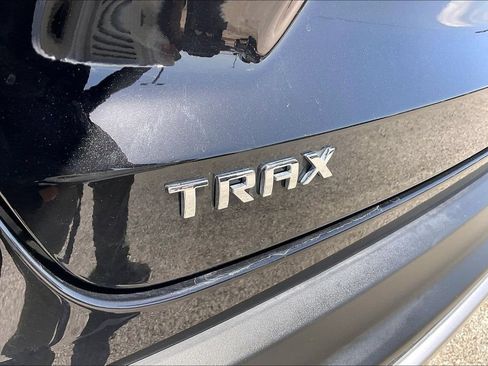 Used 2025 Chevrolet Trax LT FWD image 21