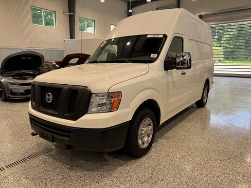 Used 2019 Nissan NV 2500 SV RWD image 1