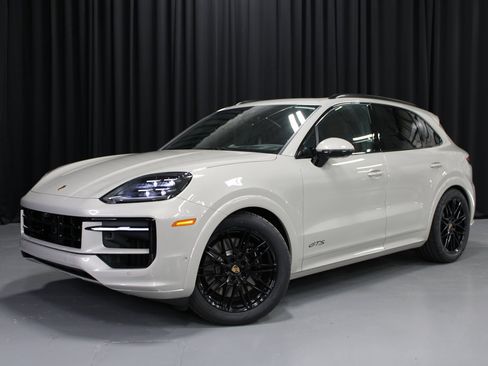 New 2025 Porsche Cayenne GTS image 1