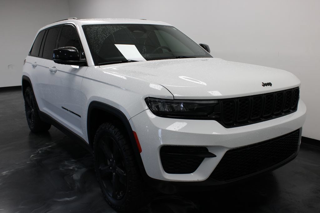 Used 2023 Jeep Grand Cherokee Altitude AWD/4WD image 27