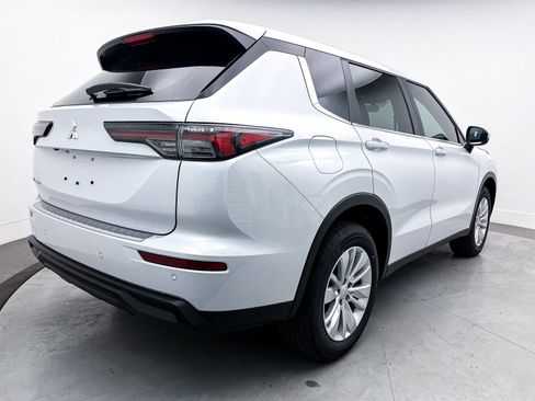 New 2025 Mitsubishi Outlander ES image 7