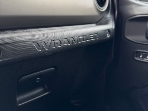 Used 2018 Jeep Wrangler Unlimited Sport S AWD/4WD image 31