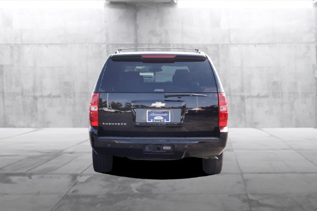 Used 2009 Chevrolet Suburban LT w/ Luxury Package RWD image 6