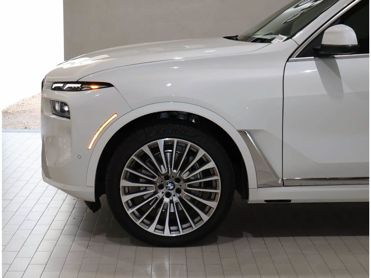 Certified 2024 BMW X7 xDrive40i w/ Premium Package AWD/4WD image 4