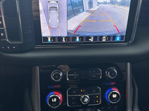 Used 2021 GMC Yukon XL Denali w/ Denali Premium Package AWD/4WD image 19