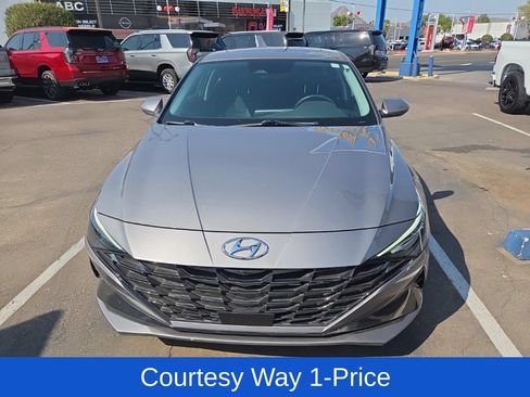 Used 2023 Hyundai Elantra Limited FWD image 11