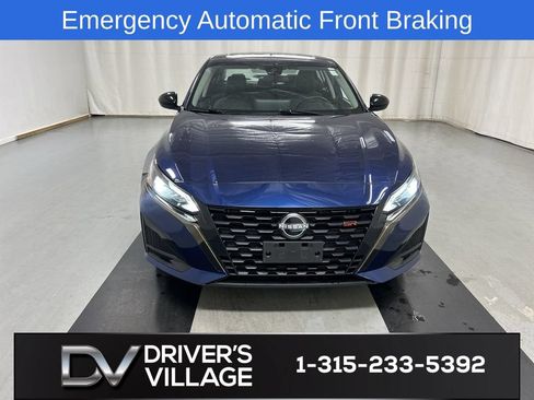 Used 2023 Nissan Altima 2.5 SR w/ SR Premium Package AWD/4WD image 3