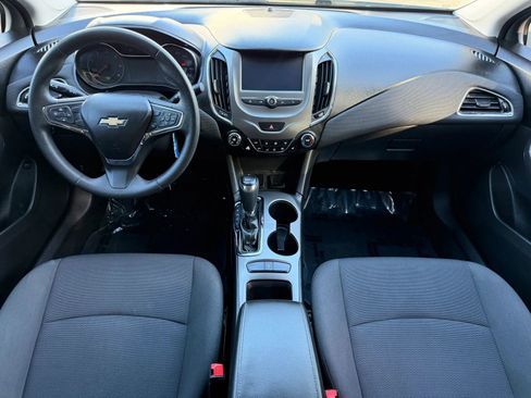 Used 2017 Chevrolet Cruze LT FWD image 30