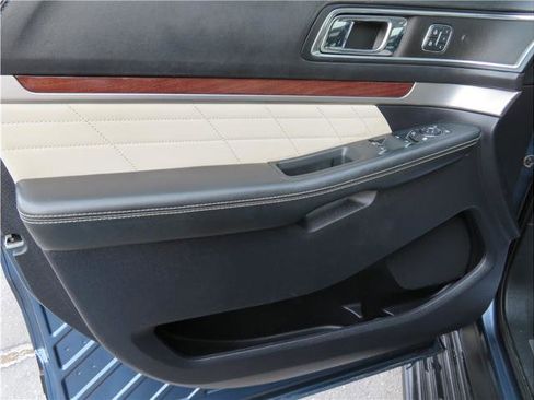 Used 2019 Ford Explorer Platinum image 36