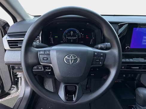 Used 2025 Toyota Camry LE w/ Convenience Package image 25