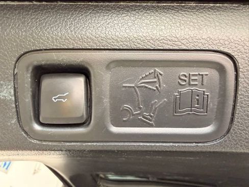 Used 2020 Ford Expedition XLT w/ Equipment Group 202A AWD/4WD image 11