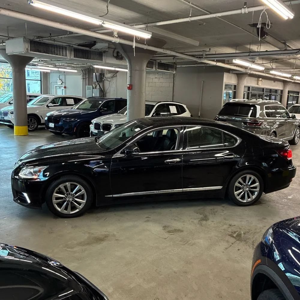Used 2013 Lexus LS 460 AWD w/ Comfort Pkg image 3