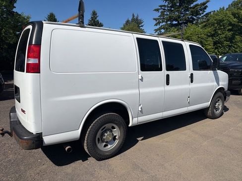 Used 2016 GMC Savana 2500 RWD image 11