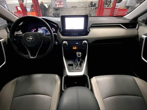 Used 2023 Toyota RAV4 XLE Premium image 17