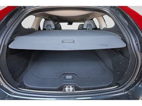 Used 2016 Volvo XC60 T5 Premier w/ Proximity Package FWD image 17