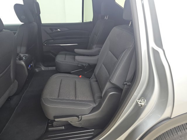 Used 2026 Chevrolet Traverse LT FWD image 3