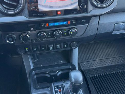 Used 2019 Toyota Tacoma TRD Sport AWD/4WD image 14