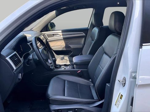 Certified 2023 Volkswagen Atlas Cross Sport SE w/ Panoramic Sunroof Package FWD image 9