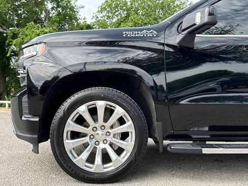 Used 2019 Chevrolet Silverado 1500 High Country w/ Technology Package AWD/4WD image 5