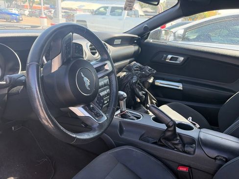 Used 2019 Ford Mustang Coupe RWD image 7