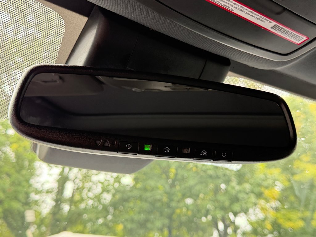 Used 2023 Toyota Sienna XSE w/ XSE Plus Package FWD image 32