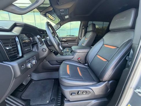 Used 2025 GMC Sierra 1500 AT4 w/ AT4 Premium Package AWD/4WD image 15