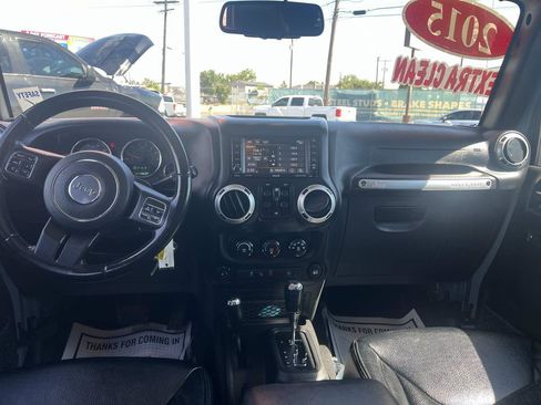 Used 2015 Jeep Wrangler Unlimited Sahara w/ Connectivity Group AWD/4WD image 10