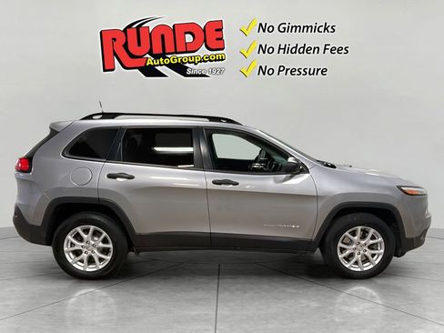 Used 2016 Jeep Cherokee Sport AWD/4WD image 6