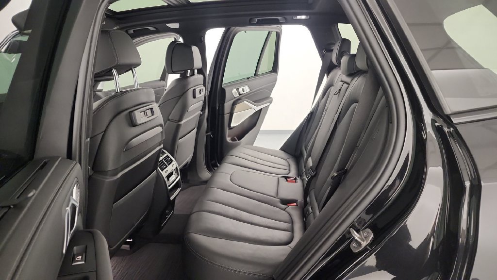 Used 2022 BMW X5 M50i w/ Executive Package AWD/4WD image 28