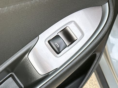 Used 2024 Chevrolet Malibu LT image 30