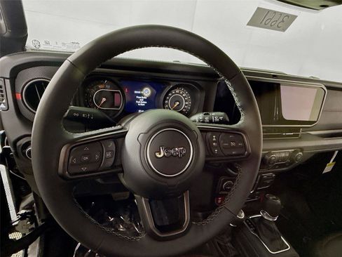 New 2026 Jeep Wrangler Unlimited Rubicon w/ Xtreme 35 Tire Package image 6