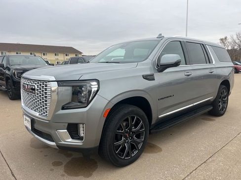 Used 2023 GMC Yukon XL Denali image 8