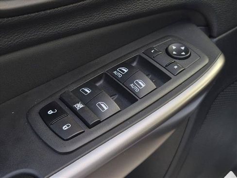 Used 2022 Jeep Cherokee Limited w/ Elite Package AWD/4WD image 9