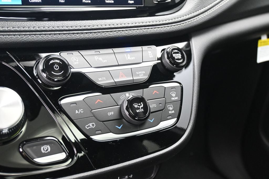 New 2027 Chrysler Pacifica Select w/ Family Tech Group FWD image 19