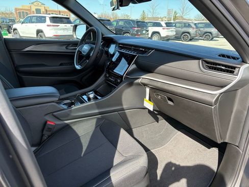 New 2025 Jeep Grand Cherokee Laredo X AWD/4WD image 13