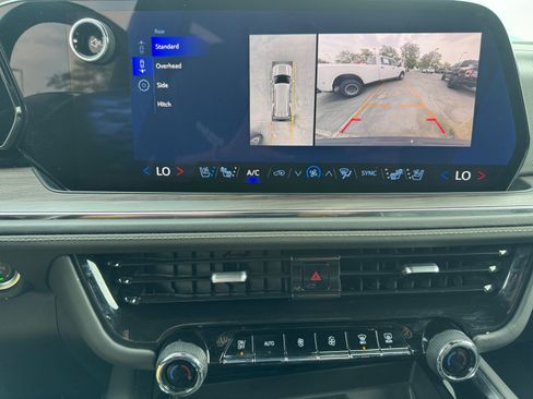 Used 2025 Chevrolet Tahoe Premier AWD/4WD image 28