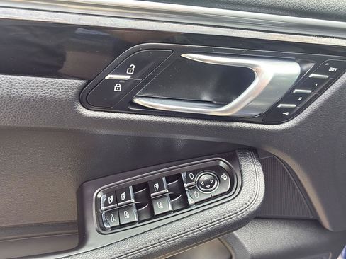 Used 2022 Porsche Macan AWD/4WD image 27