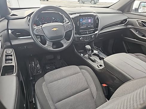 Used 2023 Chevrolet Traverse LT w/ Rear Camera Mirror Package image 20