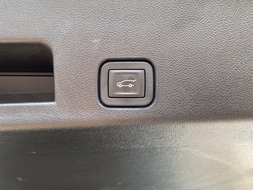 Used 2025 GMC Acadia Elevation FWD image 19