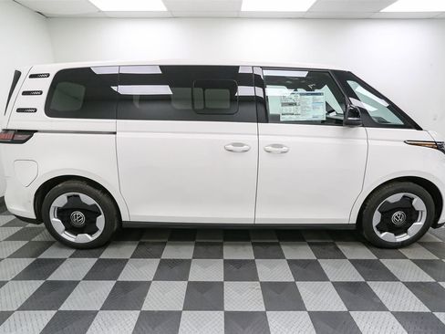 New 2025 Volkswagen ID. Buzz Pro S image 8
