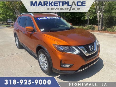 Used 2017 Nissan Rogue SV AWD/4WD image 1