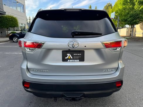 Used 2016 Toyota Highlander XLE AWD/4WD image 9