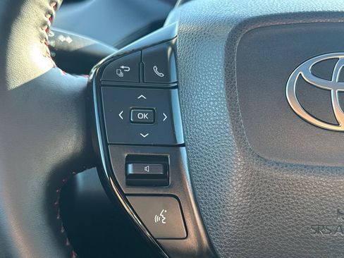 Used 2025 Toyota Prius Plug-In Hybrid image 18