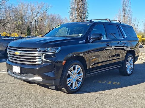 Used 2024 Chevrolet Tahoe High Country image 3